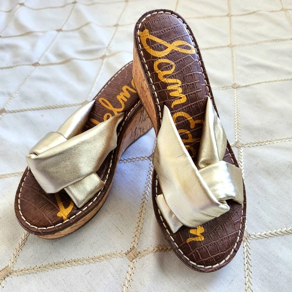 Sam Edelman Ramsey Gold Bow Slip-On Wedge Shoes Size 7.5 Cork Heel Metallic - Picture 1 of 5